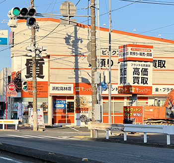 �������E��